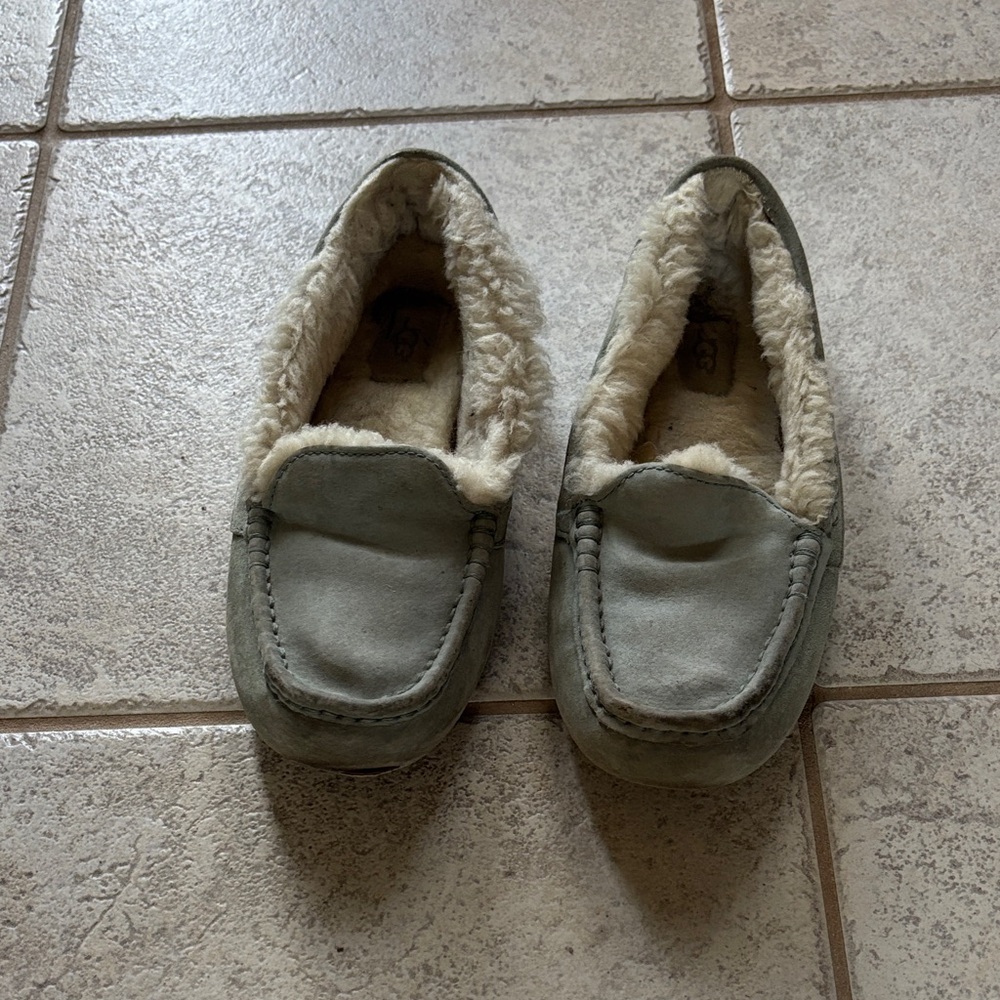 UGG Women's Slippers in Gray and Cream